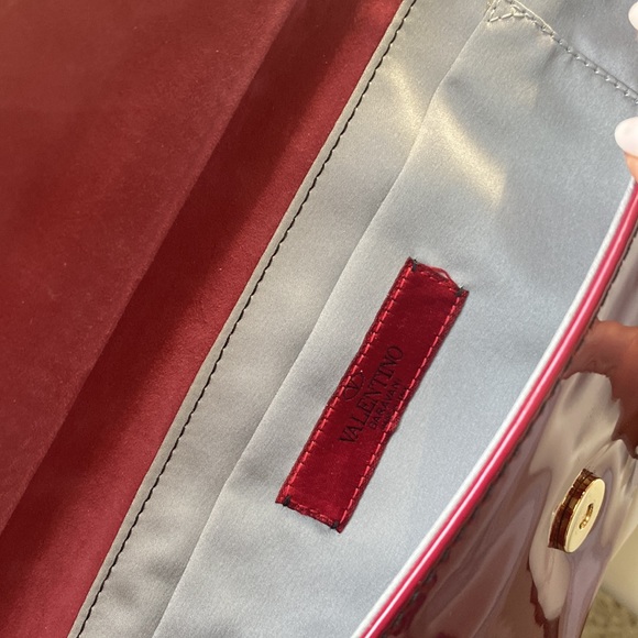 Vintage Burgundy Valentino clutch with a ruffled detail on front and back - Picture 2 of 6